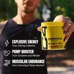 Hand håller gul Cellucor C4 Original pre-workout-burk med “PUMP BOOSTER”-text