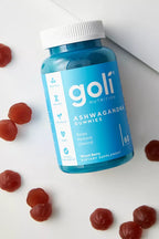 Goli Ashwagandha-gummier i blå flaska, 60 st, med rödaktiga gummibjörnar.