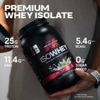 MuscleTech Iso Whey i burk i handen, röd etikett: 25 g protein och 5,4 g BCAA
