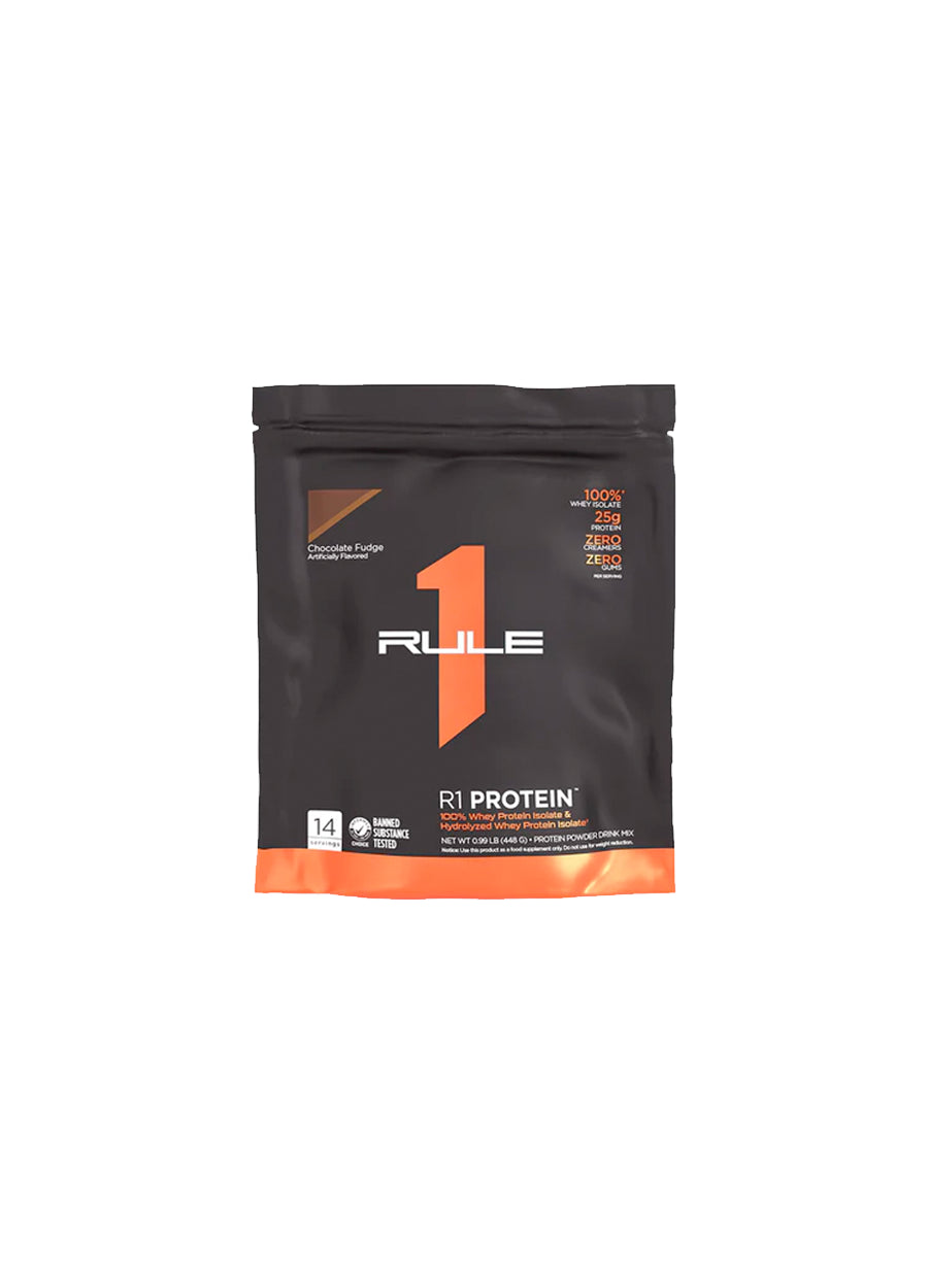 Proteinpåse R1 Protein 448 g i svart med orange nederkant och R1-logotyp